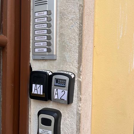 Augusta Lägenhet Pula Exteriör bild