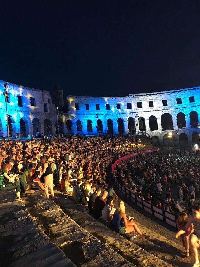 Augusta Lägenhet Pula Exteriör bild